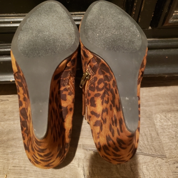 Madden Girl leopard print wedge booties.   Size 7 but feels more like a 6.5. - Picture 6 of 10